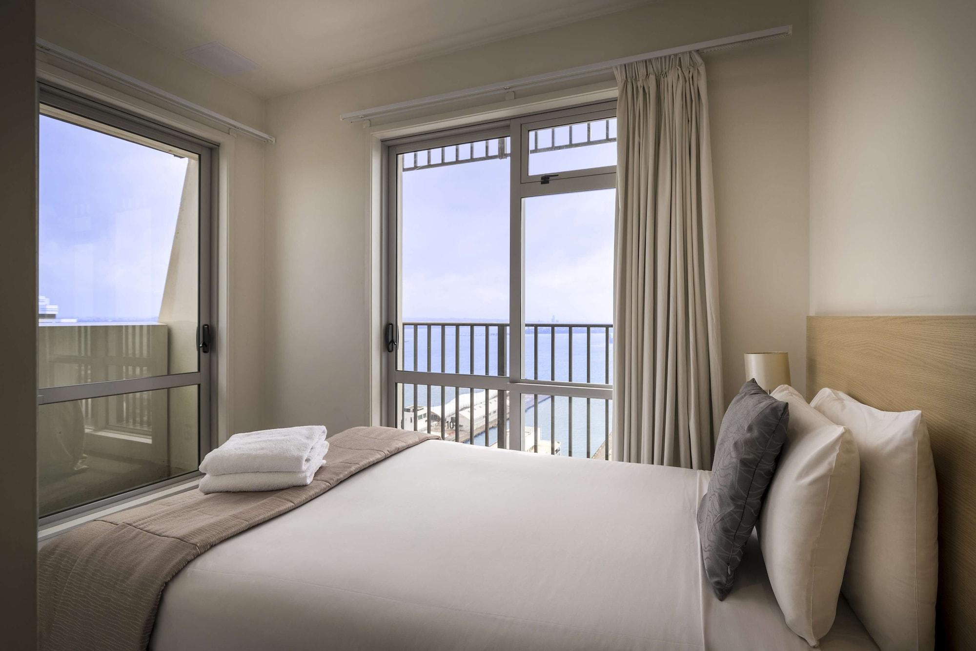 Auckland Harbour Suites Екстериор снимка