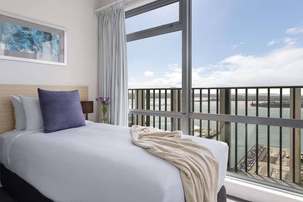 Auckland Harbour Suites Стая снимка